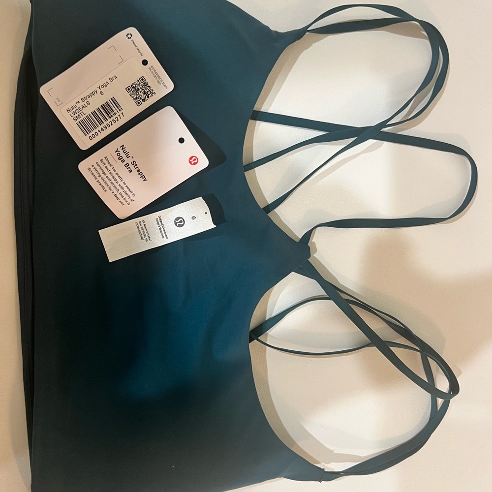 New with tags top . Never worn didn’t fit.